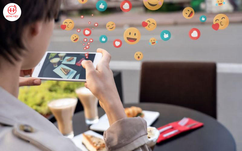 Mạng xã hội giúp quảng bá quán rộng rãi.