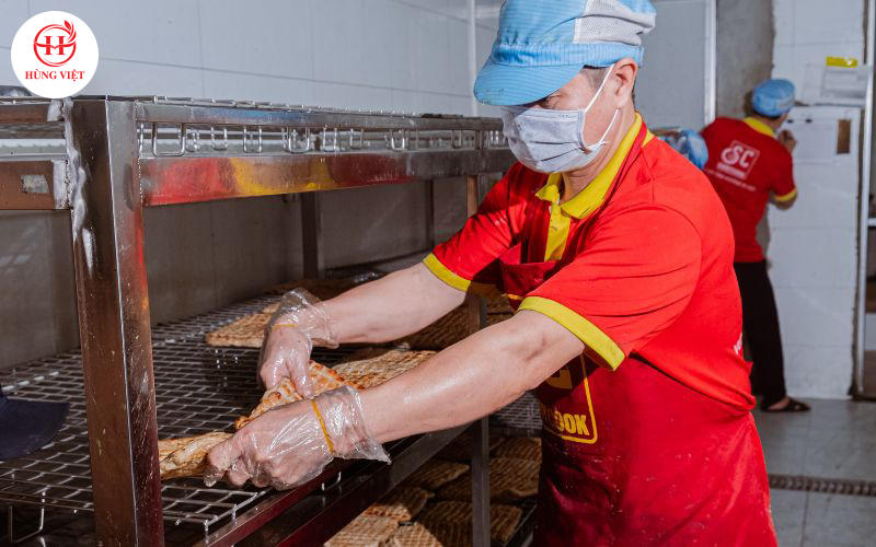 Sản phẩm của Hùng Việt Foods - nguồn hàng đáng tin cậy cho các chủ quán đồ ăn vặt.