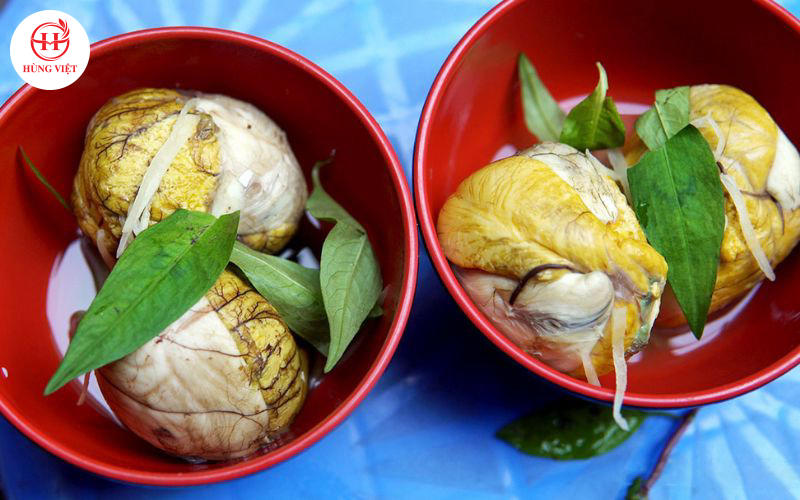 Trứng vịt lộn có giá trị dinh dưỡng cao, là món ăn khoái khẩu của nhiều thực khách.