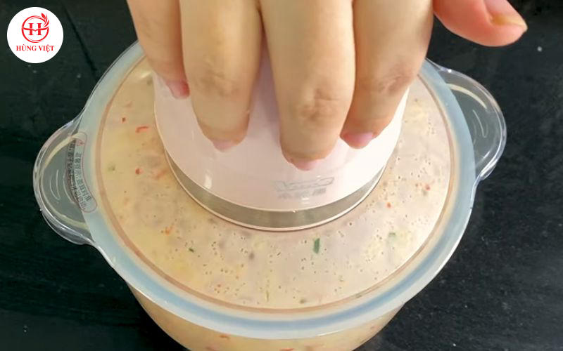 Xay nhuyễn tất cả các nguyên liệu.