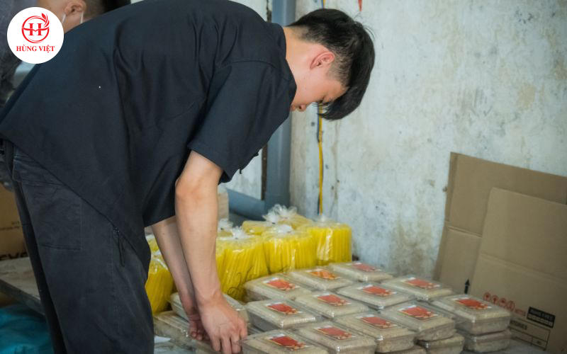Hùng Việt xác nhận đơn hàng và tiến hành đóng đơn - giao hàng