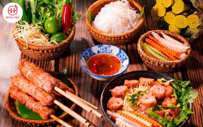 Cách thưởng thức nem nướng hồ lô chuẩn vị