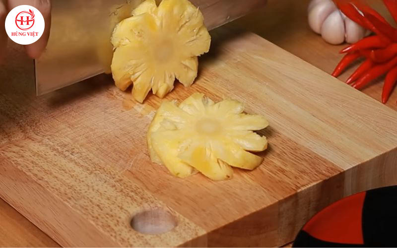 Cắt khúc dứa