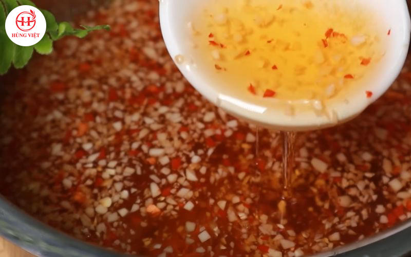 Nước chấm có vị chua ngọt