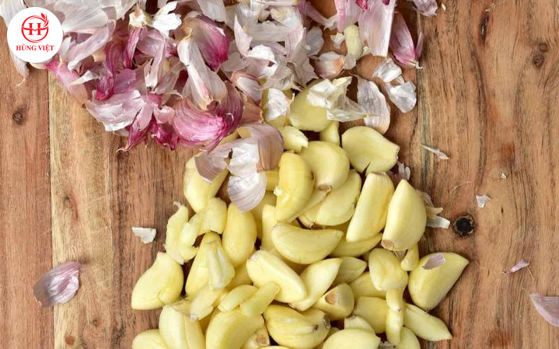Nhặt sạch vỏ tỏi