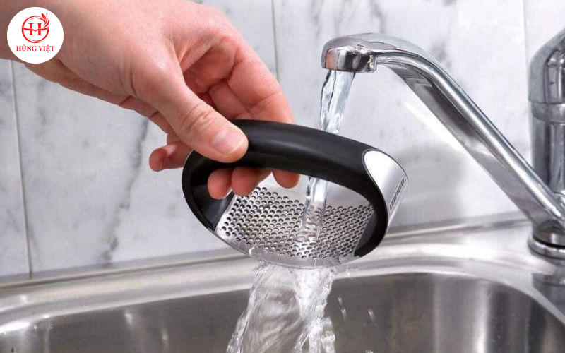 Rửa sạch dụng cụ để sử dụng cho lần sau