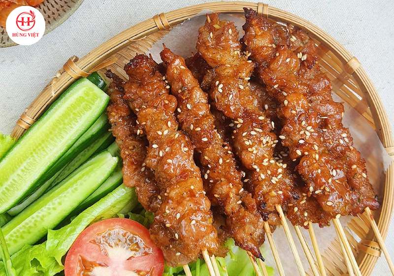 Bày trí thịt xiên theo nhu cầu