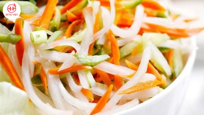 Đồ chua ăn kèm tăng hương vị bún trộn