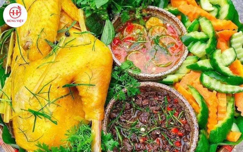 Gà ủ muối ăn kèm gì