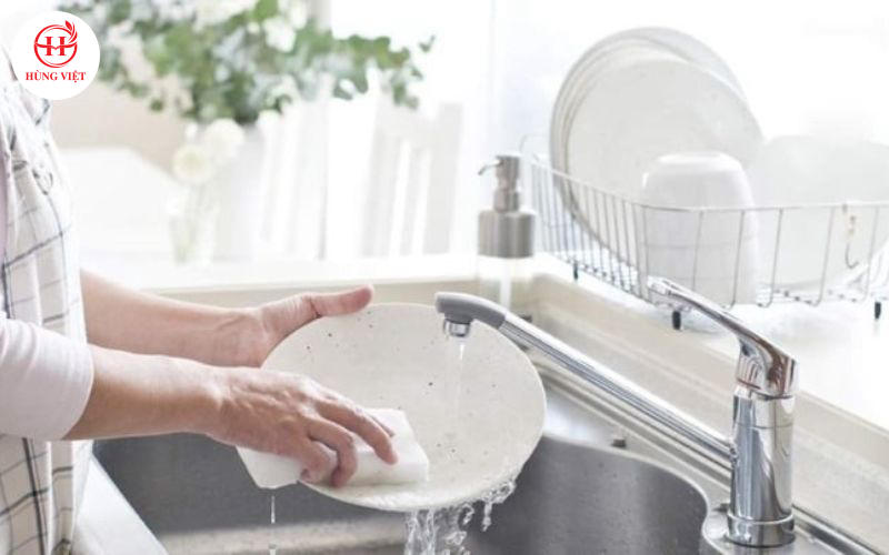 3 Mẹo Rửa Chén Đĩa Sạch, Khử Mùi Mắm Tôm Hiệu Quả Cho Quán Bún Đậu