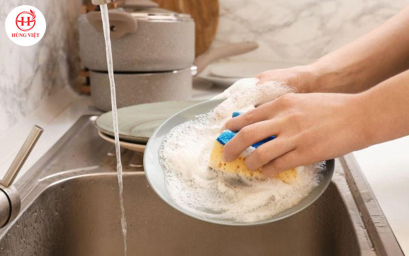 3 Mẹo Rửa Chén Đĩa Sạch, Khử Mùi Mắm Tôm Hiệu Quả Cho Quán Bún Đậu