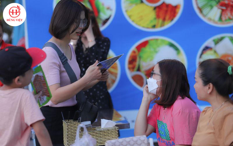 Bí quyết xử lý tình huống khách phàn nàn vì phục vụ chậm