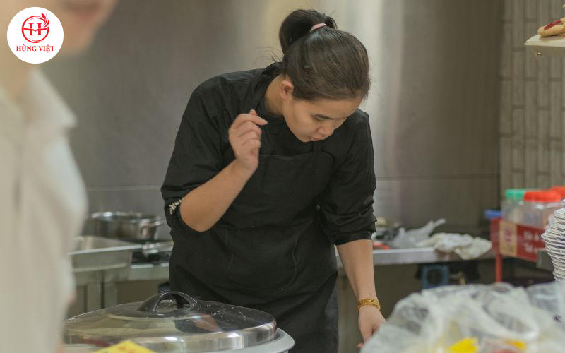 Bí quyết xử lý tình huống khách phàn nàn vì phục vụ chậ