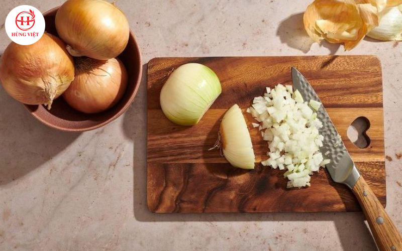 Mẹo Cắt Hành Không Bị Cay Mắt