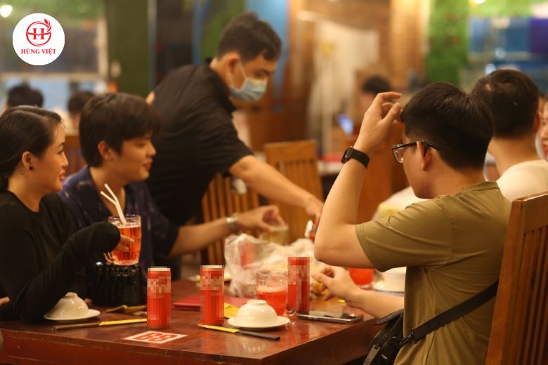 Vì sao nhiều quán đóng cửa sớm