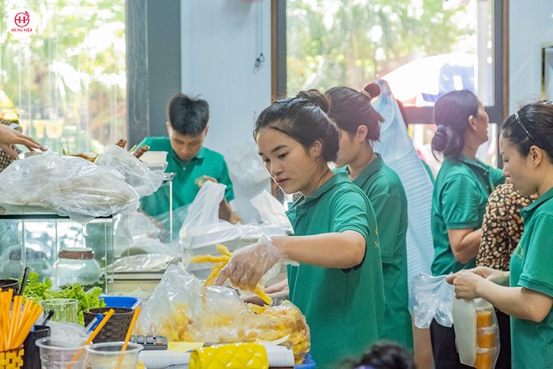 Có nên may đồng phục cho nhân viên quán ăn