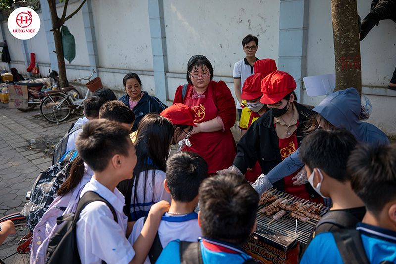 Có nên may đồng phục cho nhân viên quán ăn