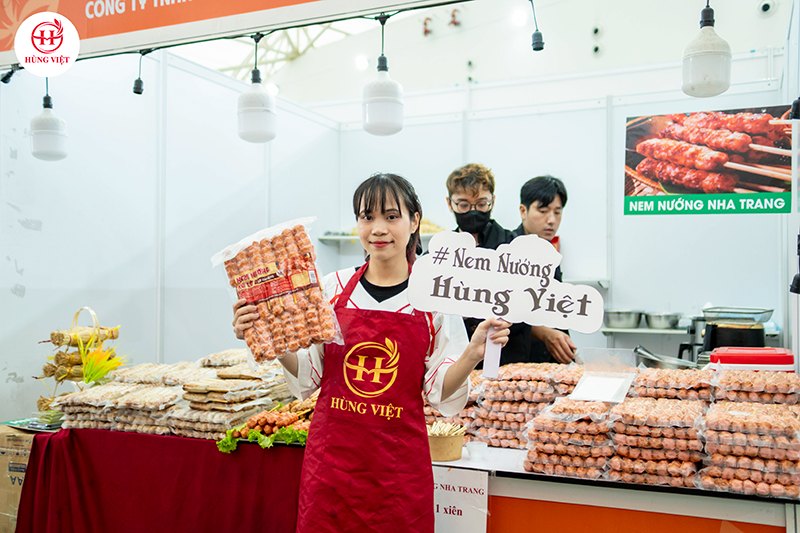 Khi nhập sỉ nem hồ lô, cần chú ý đến giá thành để đảm bảo tạo được lợi nhuận cho quán.