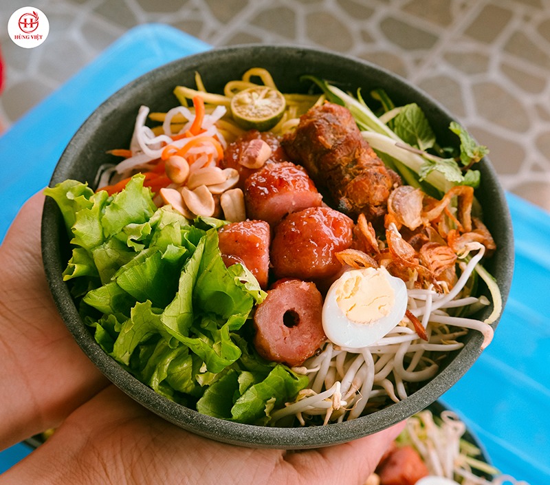 Bún trộn thịt nướng - món ăn nhanh gọn, dễ làm nhưng vẫn đầy đủ dinh dưỡng.