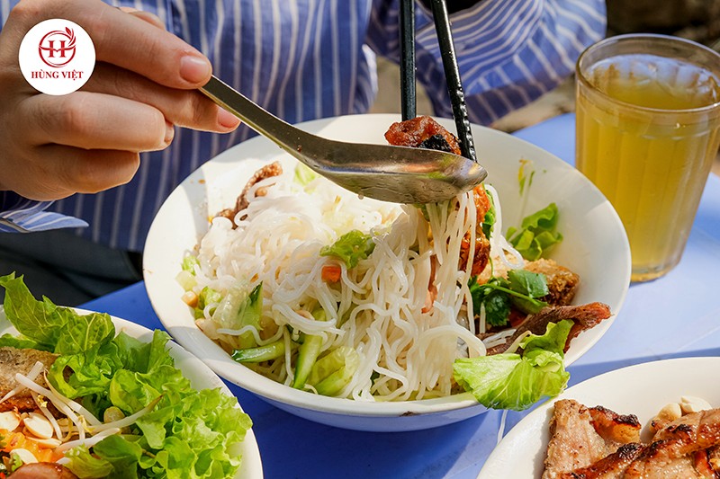 Nâng Tầm Quán Ăn Với Menu Bún Thịt Nướng Nem Lụi Chuẩn Vị Cố Đô
