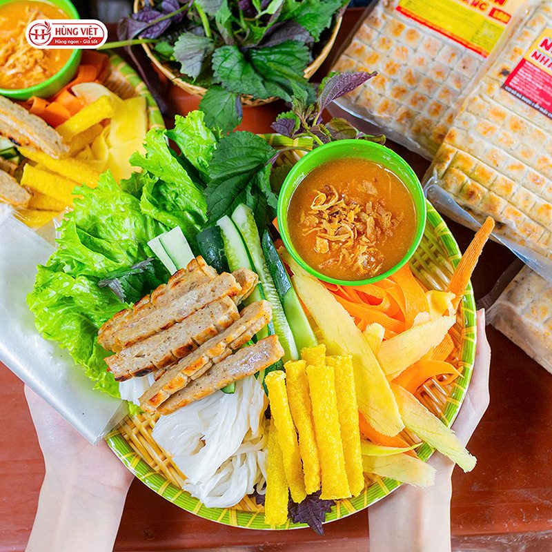 Nem nướng Nha Trang thơm ngon, hút khách