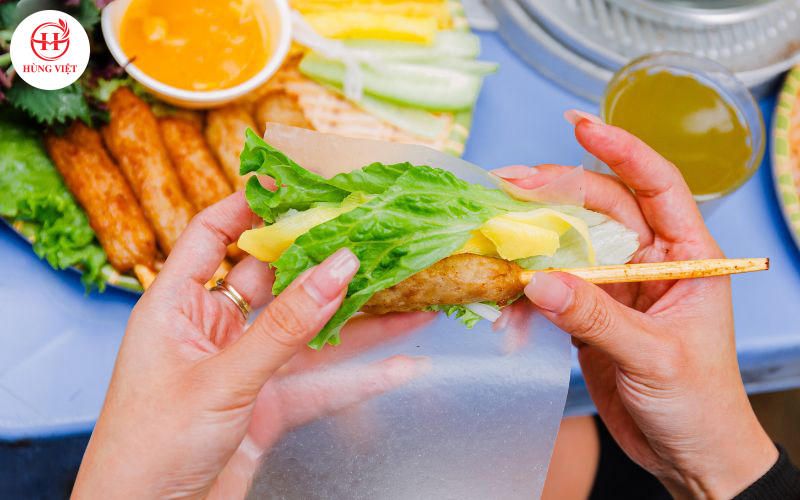 Điểm đặc biệt tạo nên sức hút của nem lụi Huế