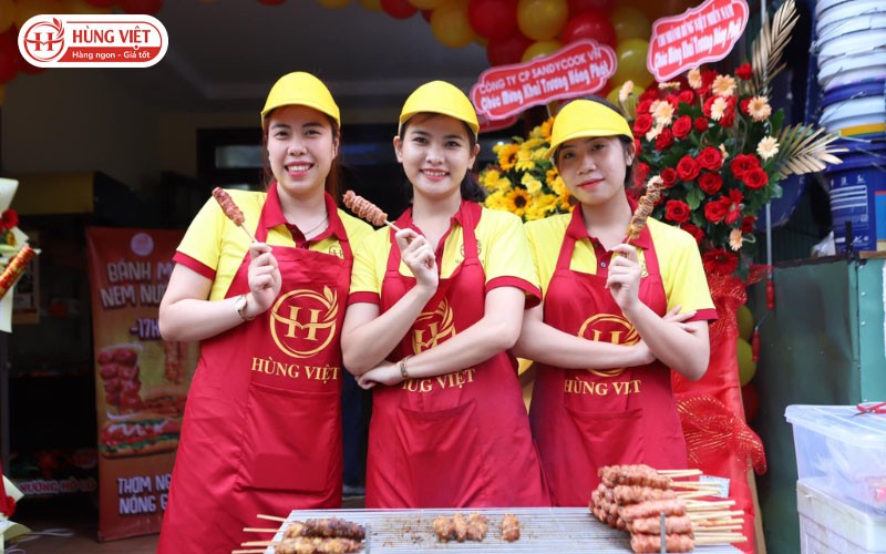 Livestream bán đồ ăn vặt