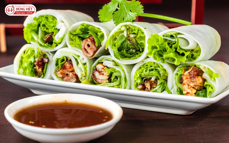 Gỏi cuốn thịt xiên nướng