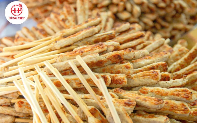Nem lụi Huế nướng sẵn