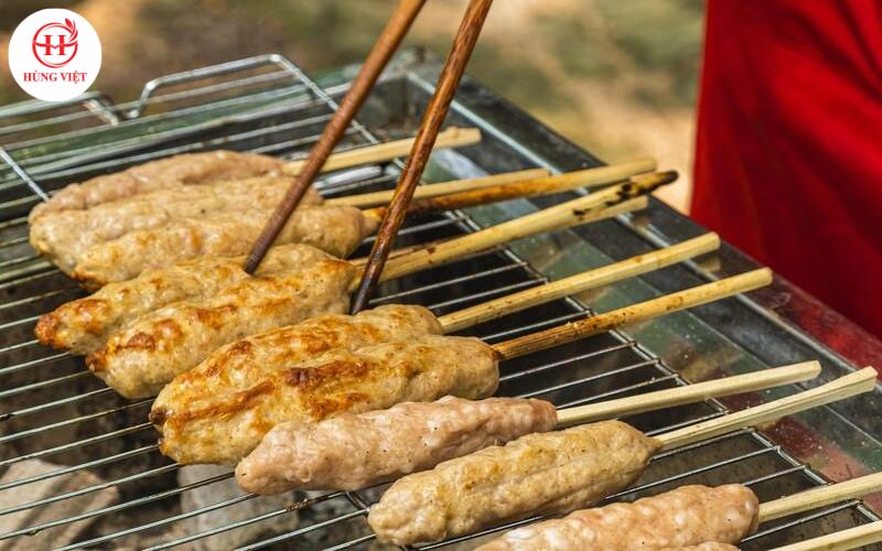 Nướng nem lụi đúng chuẩn