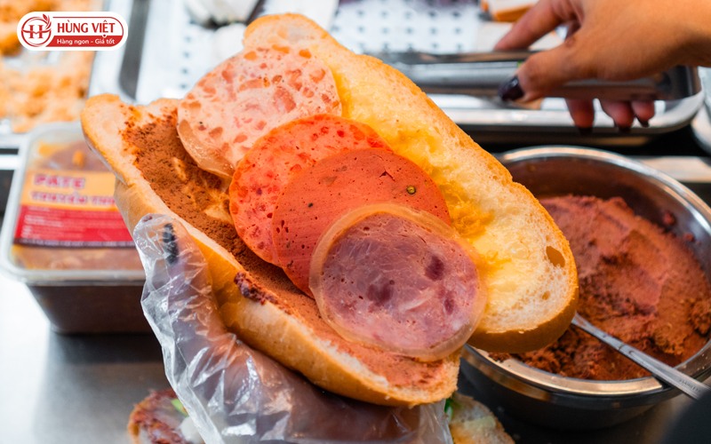 Bánh mì pate truyền thống