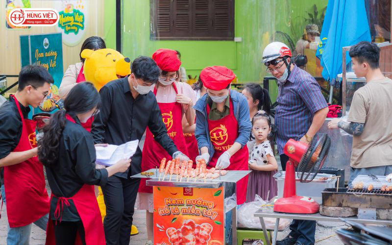 Xe đẩy gọn nhẹ dễ dàng di chuyển, thu hút nhiều khách hàng.