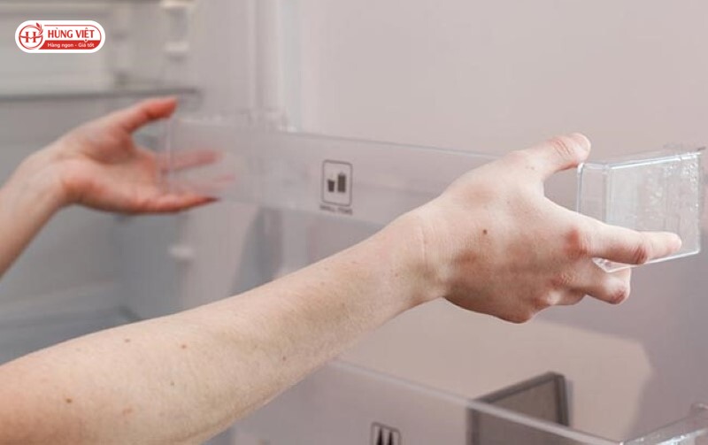 Tháo khay và ngăn chứa để dễ vệ sinh