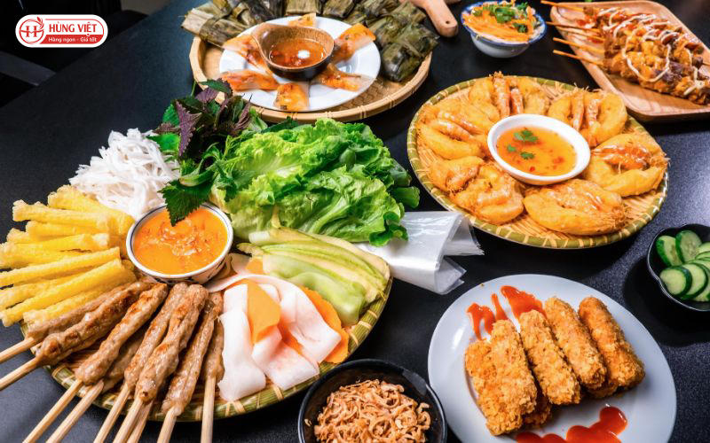 Các dòng sản phẩm đa dạng của Hùng Việt bao gồm nem nướng Nha Trang, nem lụi Huế, nem chua rán, thịt xiên nướng,...