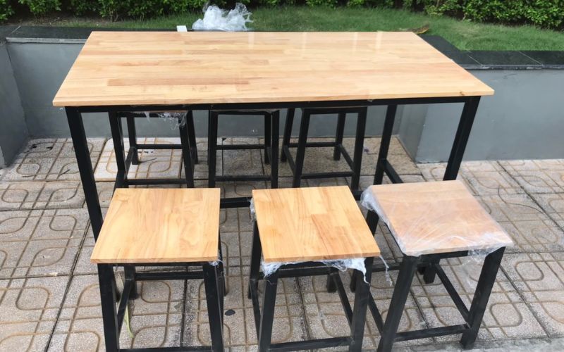 Có Nên Mua Bàn Ghế Quán Ăn Thanh Lý? Ưu Nhược Điểm Chủ Quán Cần Biết